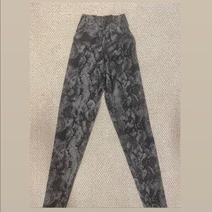 aerie crossover leggings :)